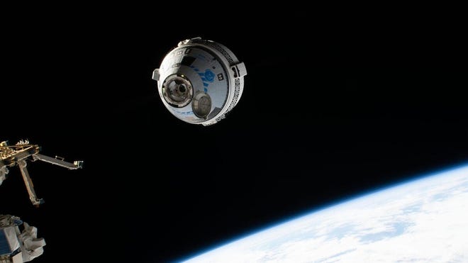 Read more about the article Comparison of NASA Commercial Crew Boeing Starliner vs. SpaceX Dragon